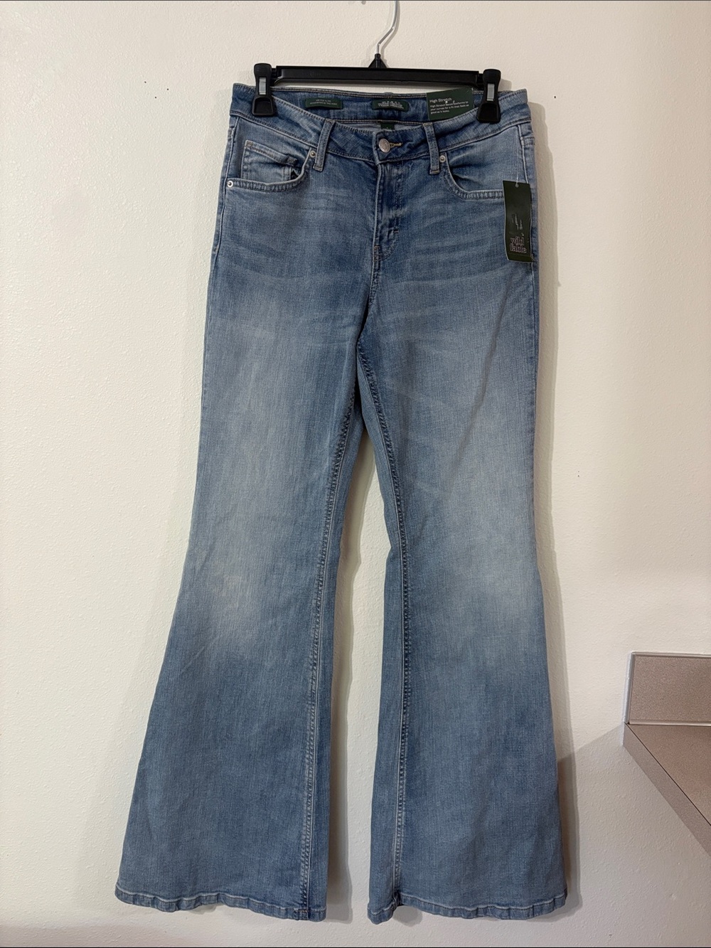 NWT Wild Fable Light Wash Mid Rise Flare High Stretch Jeans Size 6